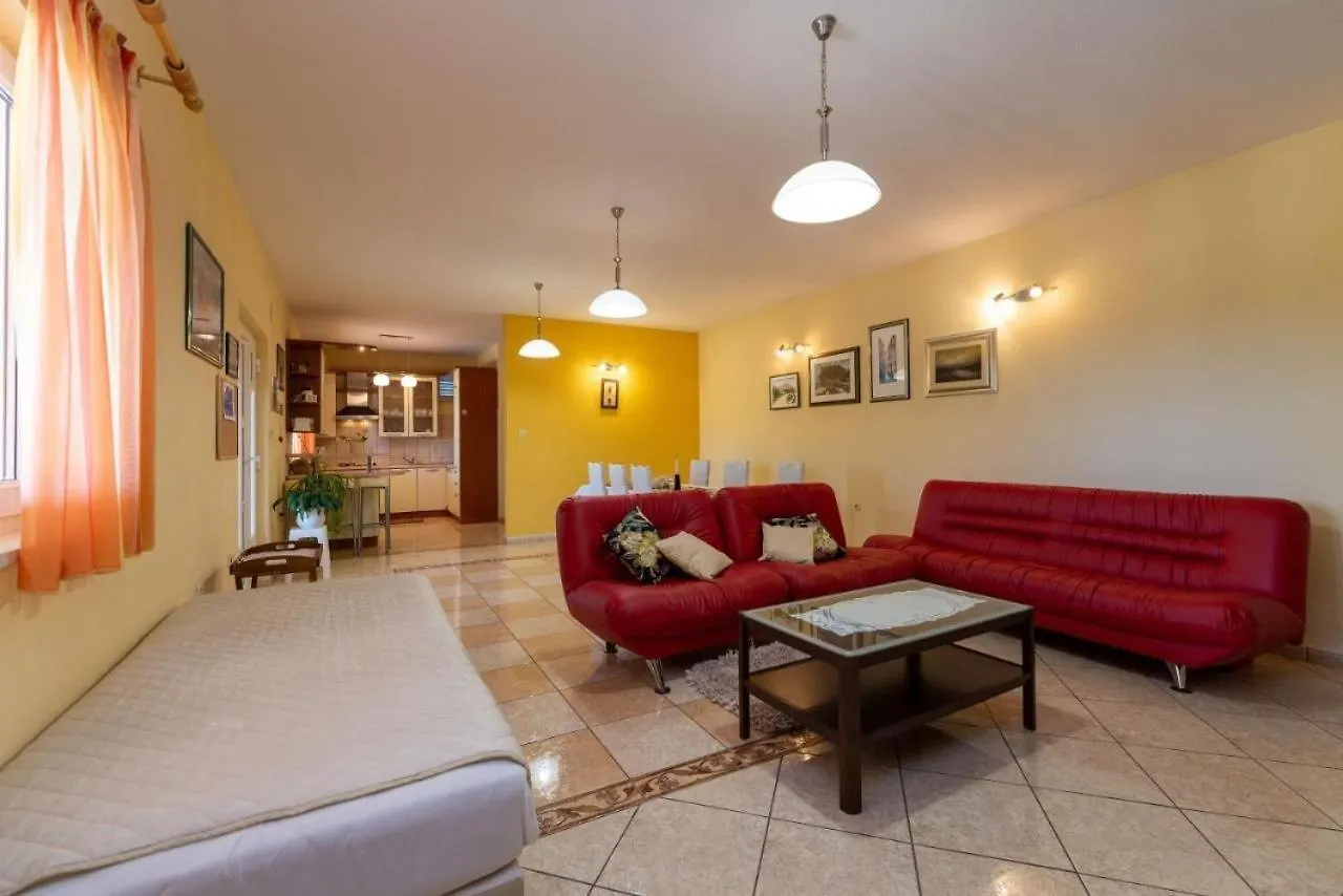 Family Friendly Apartments With A Swimming Pool Krusevo, Novigrad - 23039 Obrovac Croacia