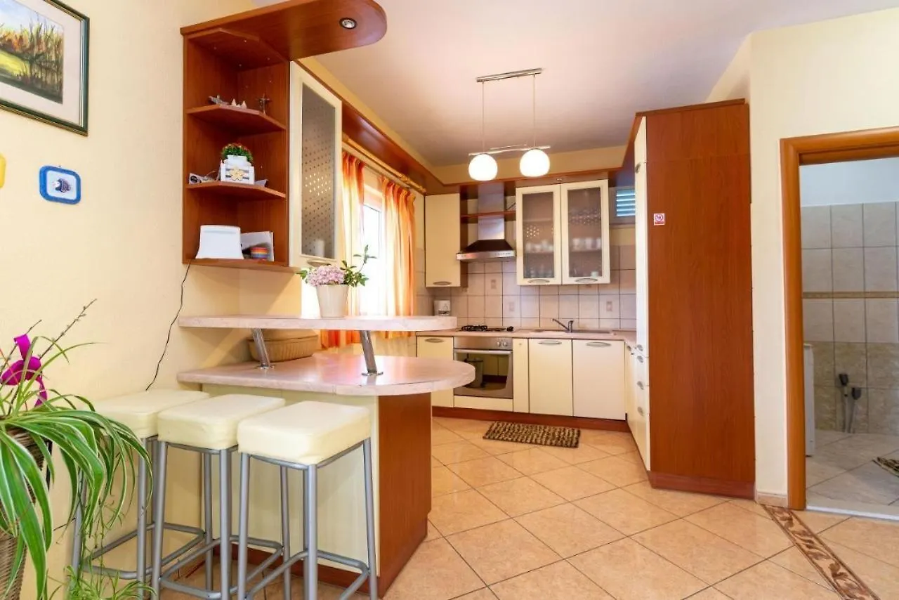 Family Friendly Apartments With A Swimming Pool Krusevo, Novigrad - 23039 Obrovac Croacia